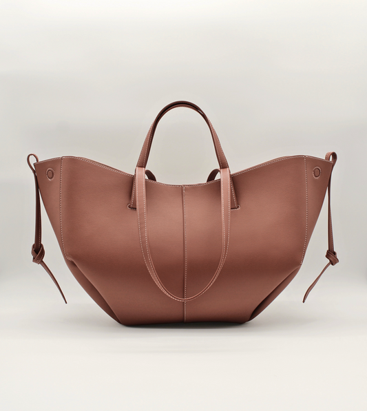 Tote Bag Maila Größe L in Cognac, Frontansicht offen mit großzügigem Innenraum