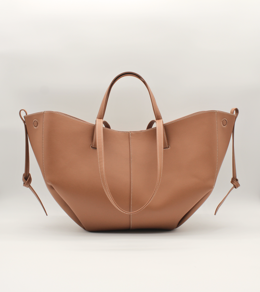 Tote Bag Maila Größe L in Camel – Frontansicht offen mit großzügigem Innenraum