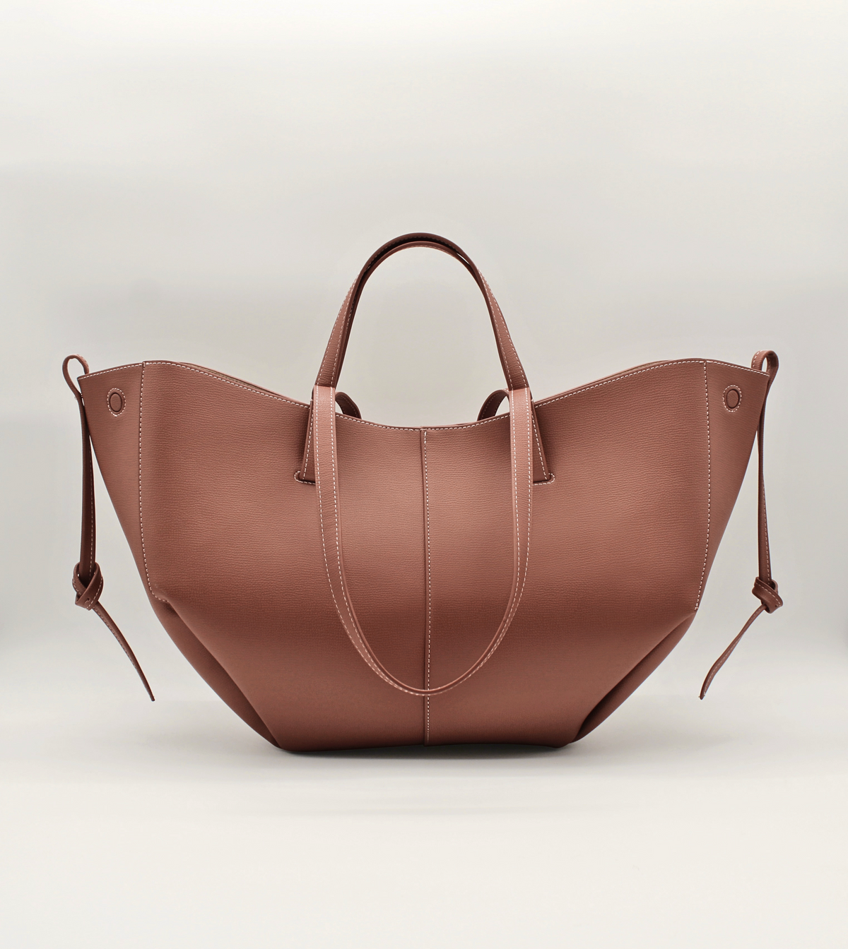 Tote Bag Maila Größe L in Cognac, Frontansicht offen mit großzügigem Innenraum