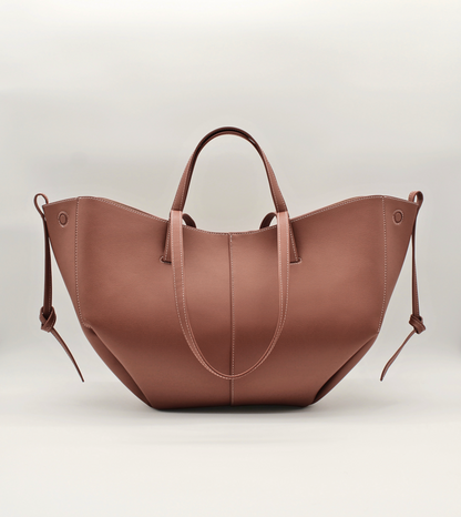 Tote Bag Maila Größe L in Cognac, Frontansicht offen mit großzügigem Innenraum