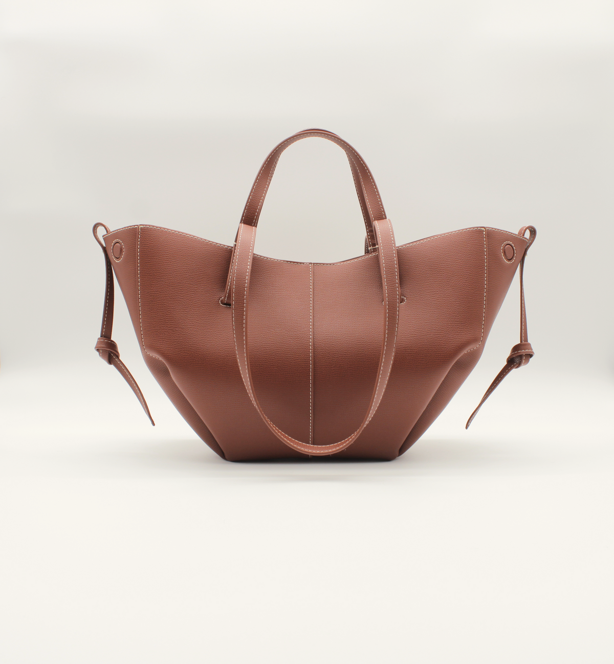 Mini Tote Bag Maila in Cognac, kompakte Tote Bag mit klarer Form