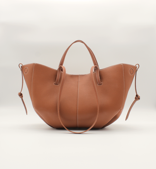 Tote Bag Mille Größe M in Camel – Frontansicht offen mit genarbtem Echtleder