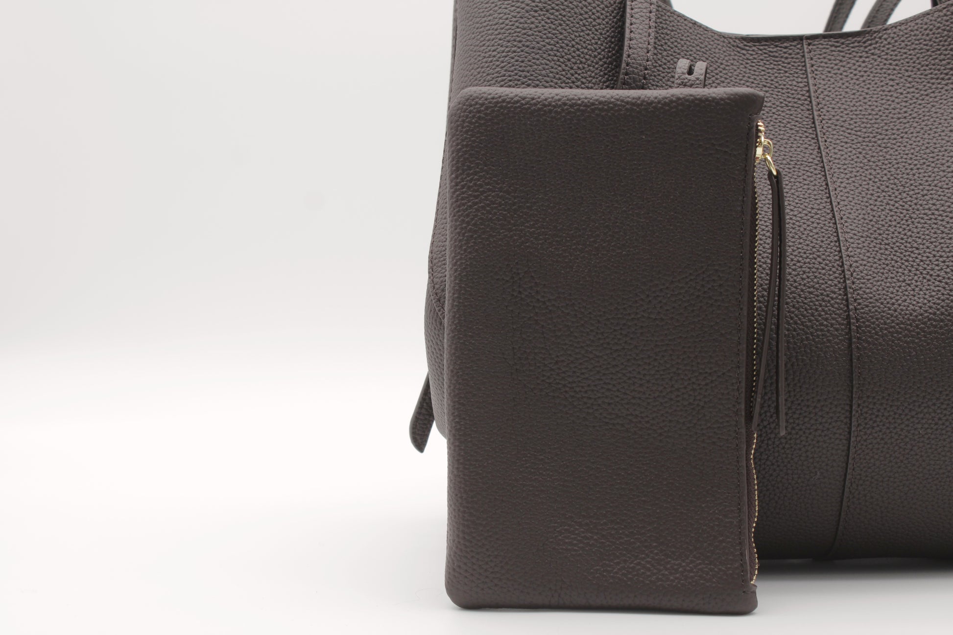 Tote Bag Mille Größe M in Dunkelbraun – herausnehmbare Innentasche mit Reißverschluss für Alltags-Essentials