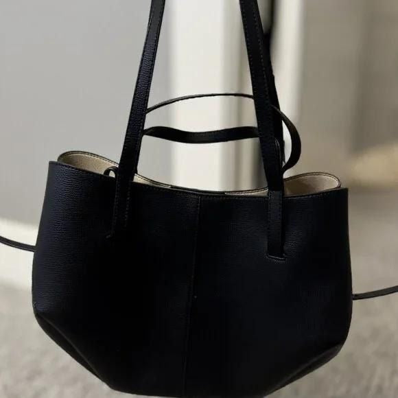 Mini Tote Bag Maila Schwarz, Foto einer Kundin
