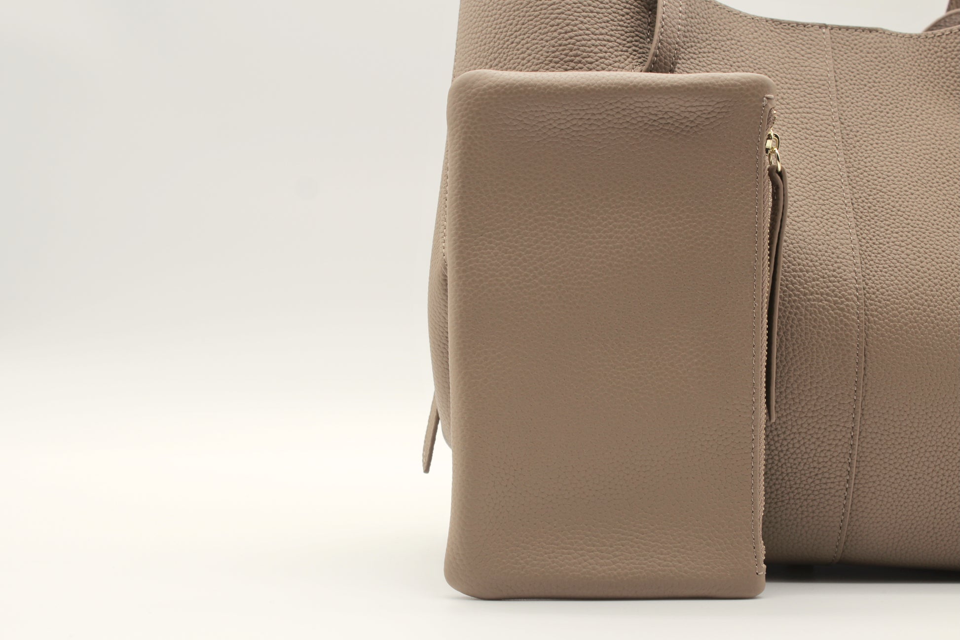 Tote Bag Mille Größe M in Taupe – herausnehmbare Innentasche mit Reißverschluss für Alltags-Essentials