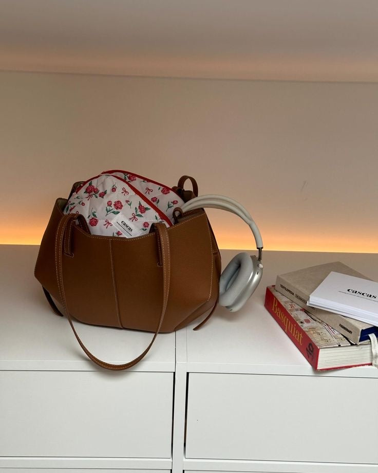 Mini Tote Bag Maila Cognac, Foto einer Kundin