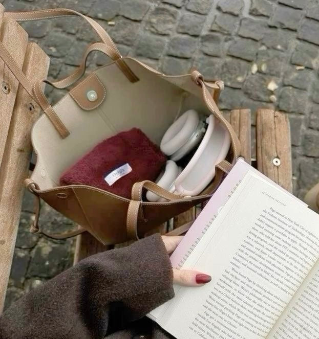 Mini Tote Bag Maila Camel, Foto einer Kundin