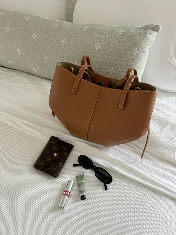 Mini Tote Bag Maila Camel, Foto einer Kundin