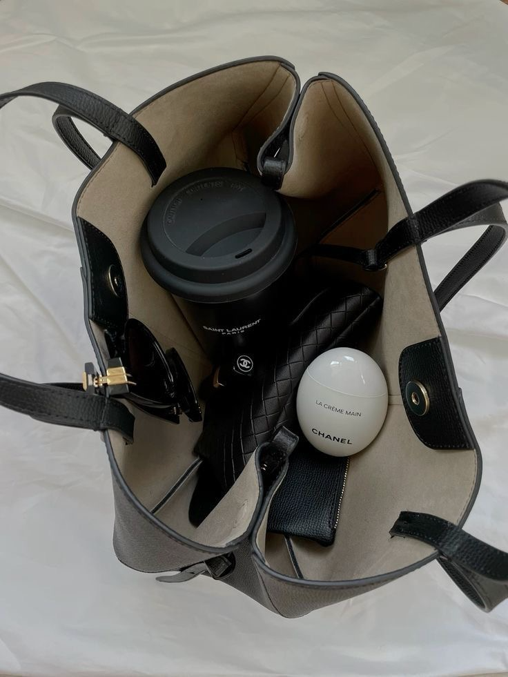 Mini Tote Bag Maila Schwarz, Foto einer Kundin