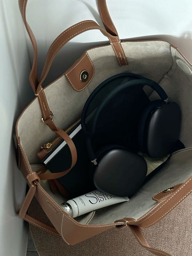 Mini Tote Bag Maila Camel, Foto einer Kundin