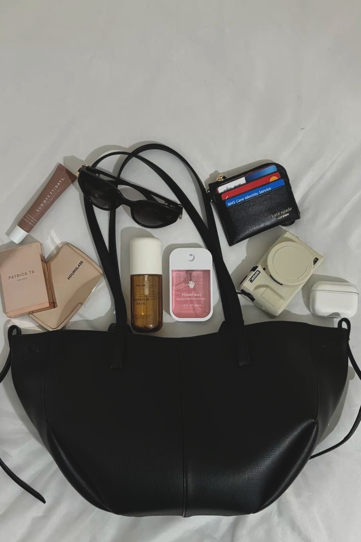 Mini Tote Bag Maila Schwarz, Foto einer Kundin