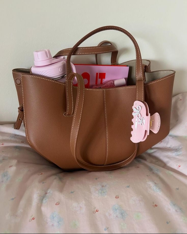 Mini Tote Bag Maila Cognac, Foto einer Kundin